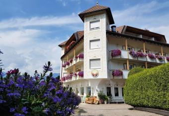 Alpenlandhotel Rodeneggerhof has Balcony rooms