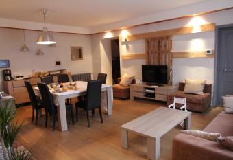 La Grange des Griottiers has Balcony rooms