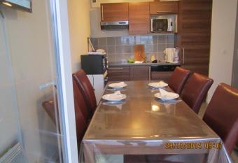 206 aix les bains has Balcony rooms