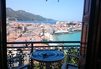 Kamelia has Balcony rooms