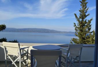 Pine Trees and Sea View Houses in Hydra - Daphne, Chloe, Myrto, Eleni has Balcony rooms