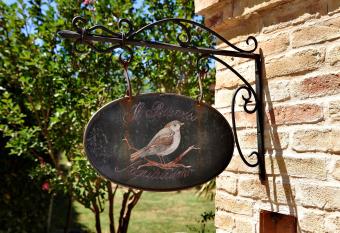 Affitta Camere Il Pettirosso has Balcony rooms