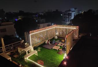 A sleepy Fox New Delhi allows 18 year olds to book a room