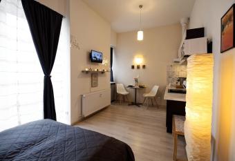 Cosy studio, 15min to Old Centre, Self-check in, Free Wifi, Welcome drink! allows 18 year olds to book a room