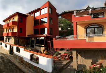 Armira Family Hotel has Balcony rooms