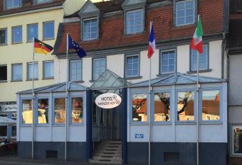Hotel Mainzer Hof allows 18 year olds to book a room