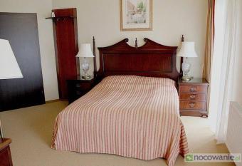 Arkadia Go  ciniec allows 18 year olds to book a room