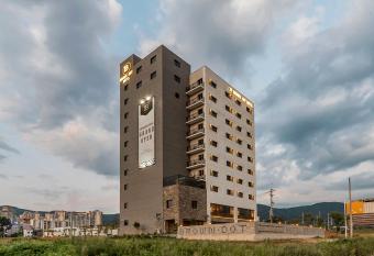 Brown-Dot Hotel Ulsan-Sincheon allows 18 year olds to book a room