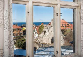 Villa Trumpetaren has Balcony rooms