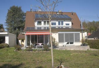 Ferienhaus und G  stezimmer Cleo allows 18 year olds to book a room