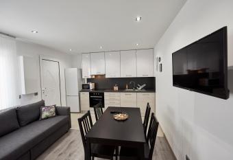 APPARTEMENT T2 R+1 AU CALME 1 A 4 COUCHAGES allows 18 year olds to book a room