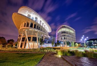 Sound Garden Hotel Airport allows 18 year olds to book a room