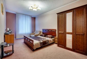 Apartments near Khreshchatyk-Absolut has rooms with a private hot tub