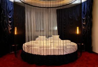 Zajazd Chata Staropolska allows 18 year olds to book a room