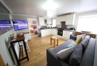 Number 4 allows 18 year olds to book a room