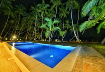 Arhimser Villa-superb 4 bedrooms beachfront bb for 8 plus 2 extra beds in Ranna, Tangalle, airport shuttle, BBQ, meals, fully serviced allows 18 year olds to book a room
