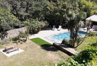 Au Moulin du Martinet allows 18 year olds to book a room