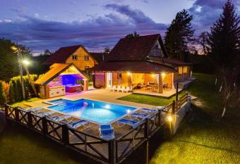 3 bedrooms villa with private pool sauna and furnished terrace at Gornje Dubrave has Balcony rooms