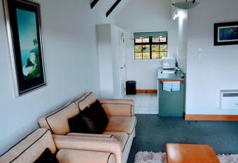 Salty Dog Inn has rooms with a private hot tub