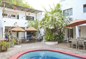 Baja Bed and Breakfast has rooms with a private hot tub