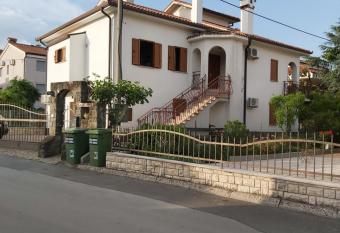 APARTMAJI V IZOLI BABI  , Simonov zaliv has Balcony rooms
