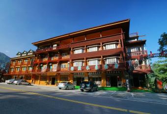 Kingtaiwan Hotel has Balcony rooms