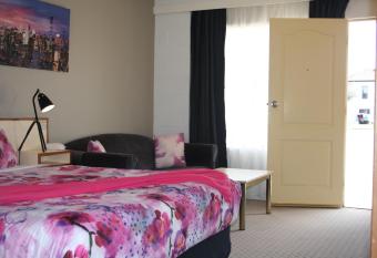 River Motel allows 18 year olds to book a room