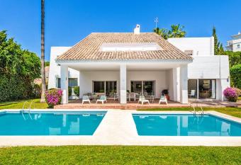 Villa Marina has Balcony rooms