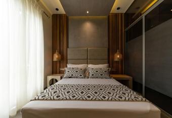 Zero Spot has Balcony rooms