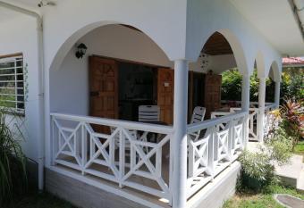 Maison de Vacanze has Balcony rooms