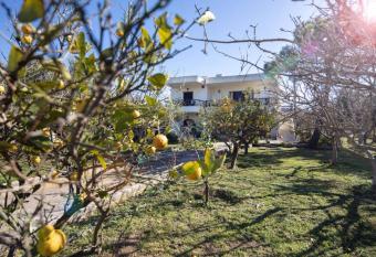 Family and friendly home. has Balcony rooms