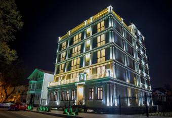 Ambassador Hotel allows 18 year olds to book a room