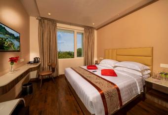 CR Grande allows 18 year olds to book a room