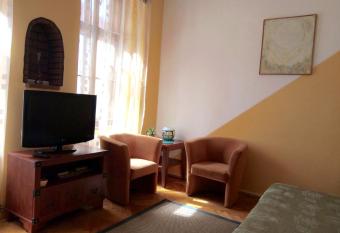 Garsoniera Central Sibiu allows 18 year olds to book a room