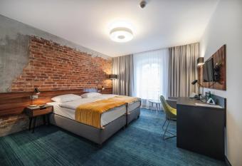 Hotel Tobaco     d   allows 18 year olds to book a room