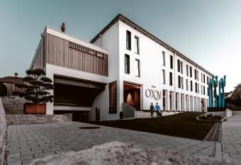 zumOXN has Balcony rooms