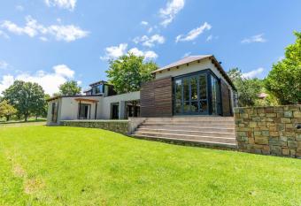 109 Upwood has Balcony rooms