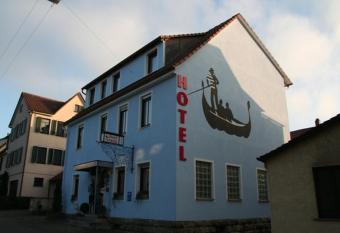 Hotel Venezia allows 18 year olds to book a room