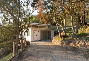 Parcela Paso del Le  n (Caba  as) allows 18 year olds to book a room