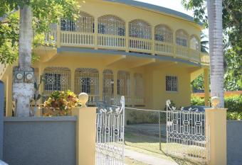 Unity Villa one bedroom apartment close to Montego Bay and Beaches with wifi allows 18 year olds to book a room