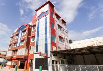 OYO Flagship 60090 Habiba Noor Inn allows 18 year olds to book a room