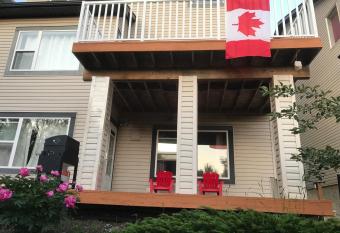       Ann's House in Calgary has Balcony rooms