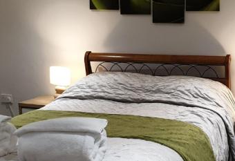 Horseshoe Forge Plover Cottage Lindley allows 18 year olds to book a room