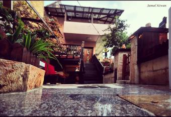 Vitrage Guest House has Balcony rooms