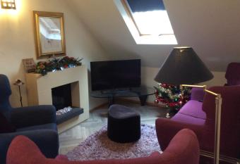 2 Bedroom Furnished Apartment in a Rural Position allows 18 year olds to book a room