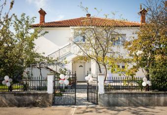 Apartman Dra  ice-Grobnik has Balcony rooms