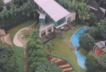 K Gallery Hotel allows 18 year olds to book a room