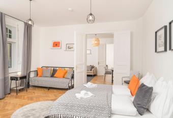 The Ring Suites by ichbucheAT allows 18 year olds to book a room