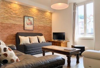 Le charme voironnais #M0 allows 18 year olds to book a room