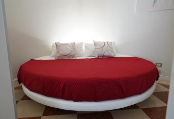 Rosita Luxury Apartments has rooms with a private hot tub